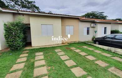 Imagem: A casa em condomínio possui 2 Dormitórios, 1 Banheiro, 2 Vagas