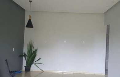 Imagem: A casa possui 2 Dormitórios, 1 Banheiro, 1 Vaga na garagem