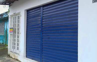 Imagem: A casa possui 1 Dormitório, 1 Banheiro, 1 Vaga na garagem e