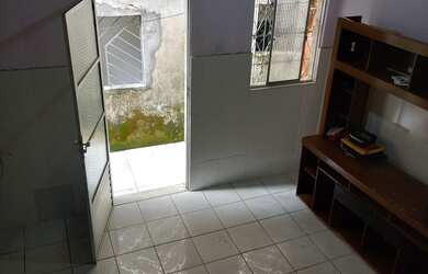 Imagem 3: Aluga está casa. Varanda, 1 Banheiroe2 Dormitórios