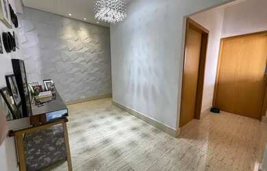 Imagem: A casa possui 3 Dormitórios, 3 Banheiros, 2 Vagas na garagem