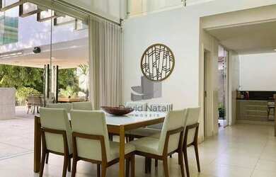 Imagem: A casa possui 3 Dormitórios, 4 Banheiros, 3 Vagas na garagem