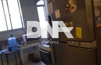 Imagem: O apartamento possui 3 Dormitórios, 1 Banheiro, 1 Vaga na garagem