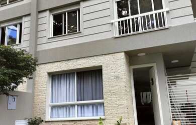 Imagem: A casa em condomínio possui 3 Dormitórios, 3 Banheiros, 2