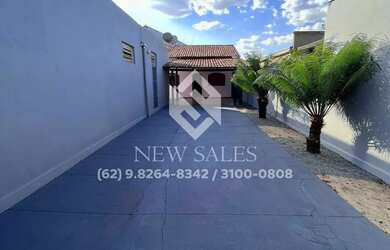 Imagem: A casa possui 3 Dormitórios, 2 Banheiros, 5 Vagas na garagem