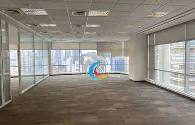 Imagem: O depósito possui 5 Vagas na garagem, 473m² de Área e está