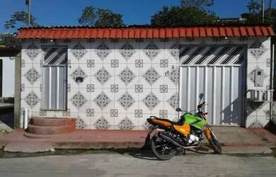 Imagem: A casa possui 3 Dormitórios, 1 Banheiro, 5 Vagas na garagem