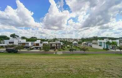 Imagem: O terreno possui 752m² de Área e está localizado em Alphaville