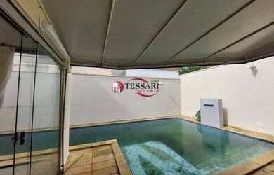 Imagem: A casa em condomínio possui 4 Dormitórios, 4 Banheiros, 2