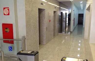 Imagem: O depósito possui 5 Vagas na garagem e 760m² de Área e está