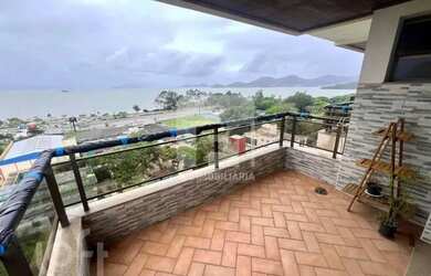 Imagem: O apartamento possui 4 Dormitórios, 3 Banheiros, 2 Vagas na