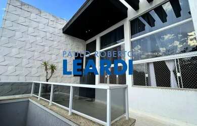 Imagem: A casa em condomínio possui 4 Dormitórios, 5 Banheiros, 5