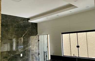 Imagem: A casa possui 2 Dormitórios, 1 Banheiro, 2 Vagas na garagem