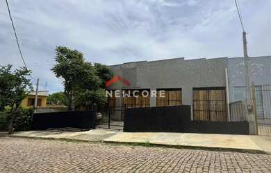 Imagem: O depósito possui 5 Vagas na garagem, 650m² de Área e está