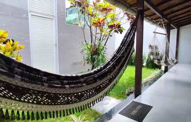 Imagem: A casa possui 3 Dormitórios, 3 Banheiros, 2 Vagas na garagem