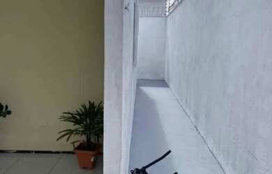 Imagem: A casa possui 3 Dormitórios, 2 Banheiros e está localizado