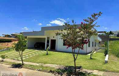 Imagem: A casa em condomínio possui 4 Dormitórios, 4 Banheiros, 4