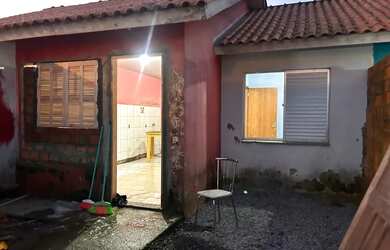 Imagem: A casa possui 2 Dormitórios, 1 Banheiro, 1 Vaga na garagem