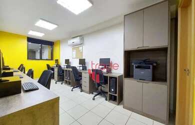 Imagem: O depósito possui 2 Vagas na garagem, 85m² de Área e está