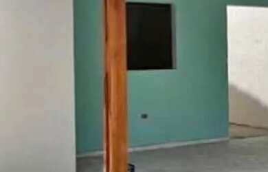 Imagem: A casa possui 1 Dormitório, 1 Banheiro e 2 Vagas na garagem