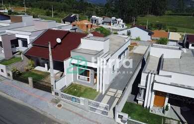 Imagem: A casae possui 3 Dormitórios, 1 Banheiro, 66-0m² de Área