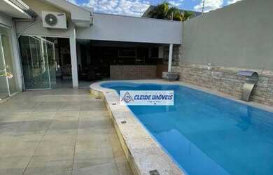 Imagem: A casa em condomínio possui 5 Dormitórios, 5 Banheiros, 5