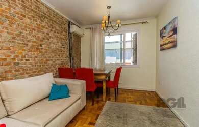 Imagem: O apartamento possui 2 Dormitórios, 1 Banheiro, 1 Vaga na garagem