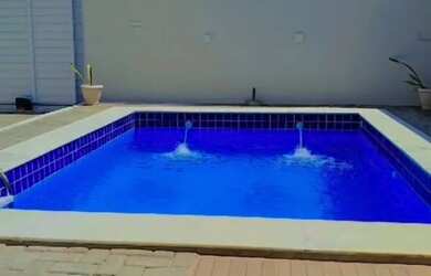 Imagem: A casa possui 4 Dormitórios, 3 Banheiros, 3 Vagas na garagem