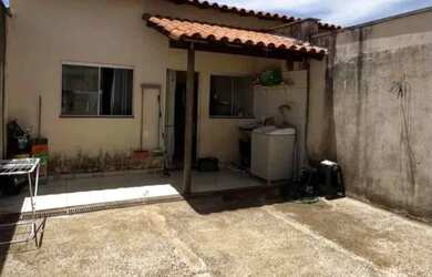 Imagem: A casa possui 2 Dormitórios, 1 Banheiro e está localizado