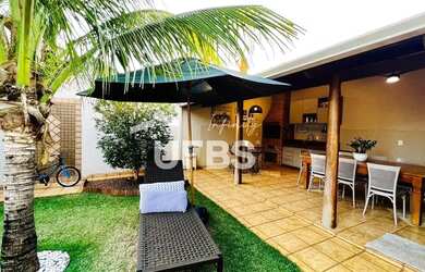 Imagem: A casa possui 4 Dormitórios, 5 Banheiros, 4 Vagas na garagem