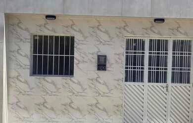 Imagem: A casa possui 2 Dormitórios, 1 Banheiro, 1 Vaga na garagem