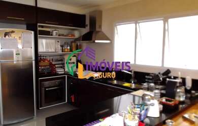 Imagem: A casa possui 3 Dormitórios, 3 Banheiros, 2 Vagas na garagem