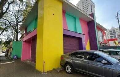 Imagem: O depósito possui 3 Vagas na garagem e 200m² de Área e está