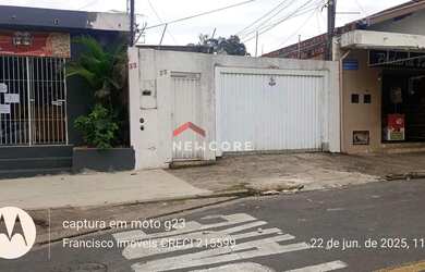 Imagem: A casa possui 4 Dormitórios, 2 Banheiros, 2 Vagas na garagem