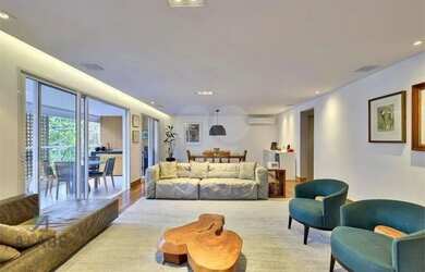 Imagem: O apartamento possui 5 Dormitórios, 5 Banheiros, 4 Vagas na