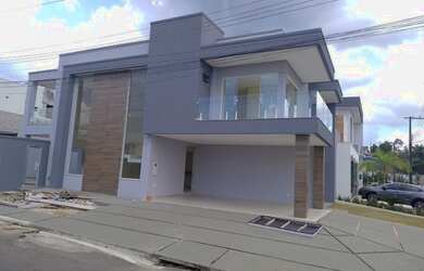 Imagem: A casa em condomínio possui 4 Dormitórios, 5 Banheiros, 3