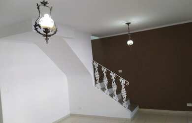 Imagem: A casa possui 3 Dormitórios, 3 Banheiros, 2 Vagas na garagem