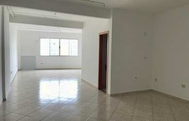 Imagem: O depósito possui 1 Vaga na garagem e 57m² de Área e está