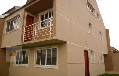 Imagem: A casa possui 3 Dormitórios, 4 Banheiros, 2 Vagas na garagem