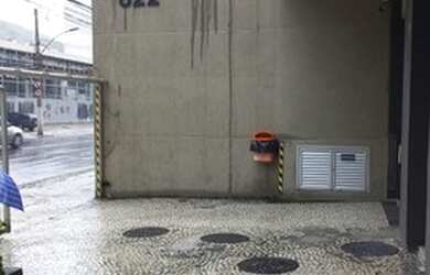 Imagem: O depósito possui 3 Vagas na garagem, 100m² de Área e está