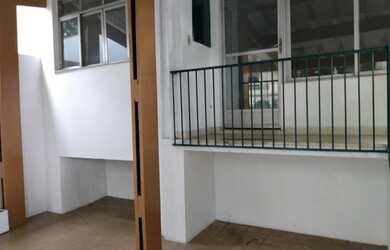 Imagem: O depósito possui 2 Vagas na garagem e 240m² de Área e está