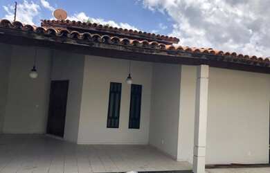 Imagem: A casa possui 3 Dormitórios, 3 Banheiros, 3 Vagas na garagem