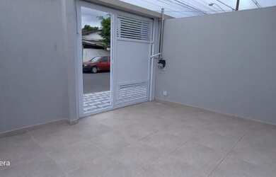 Imagem: A casa possui 2 Dormitórios, 2 Banheiros, 1 Vaga na garagem