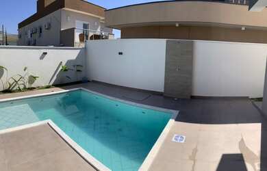 Imagem: A casa em condomínio possui 4 Dormitórios, 5 Banheiros, 2