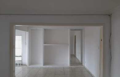 Imagem: O depósito possui 5 Vagas na garagem e 120m² de Área e está