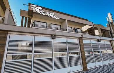 Imagem: A casa possui 2 Dormitórios, 2 Banheiros, 1 Vaga na garagem