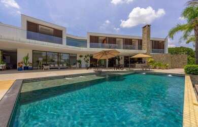 Imagem: A casa em condomínio possui 5 Dormitórios, 5 Banheiros, 5