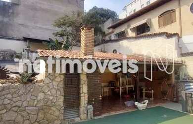 Imagem: A casa possui 3 Dormitórios, 2 Banheiros, 5 Vagas na garagem