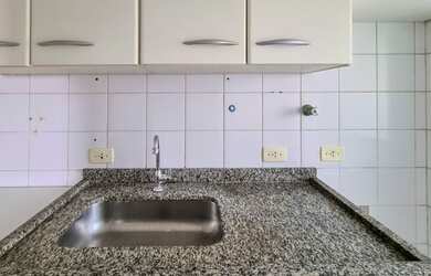 Imagem: O apartamento possui 3 Dormitórios, 1 Banheiro, 2 Vagas na