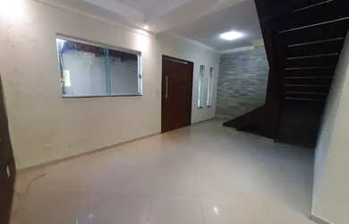 Imagem: A casa possui 3 Dormitórios, 5 Banheiros, 3 Vagas na garagem